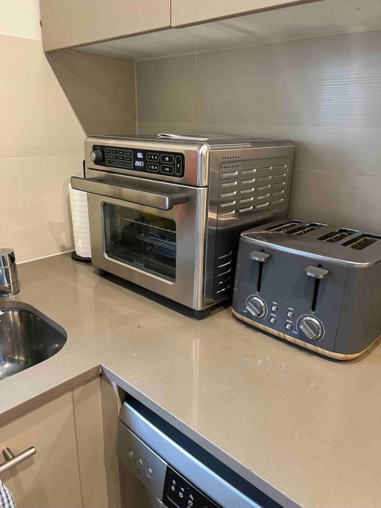 Parkside 1 Bedroom Home, Whisper Quiet Apartment *