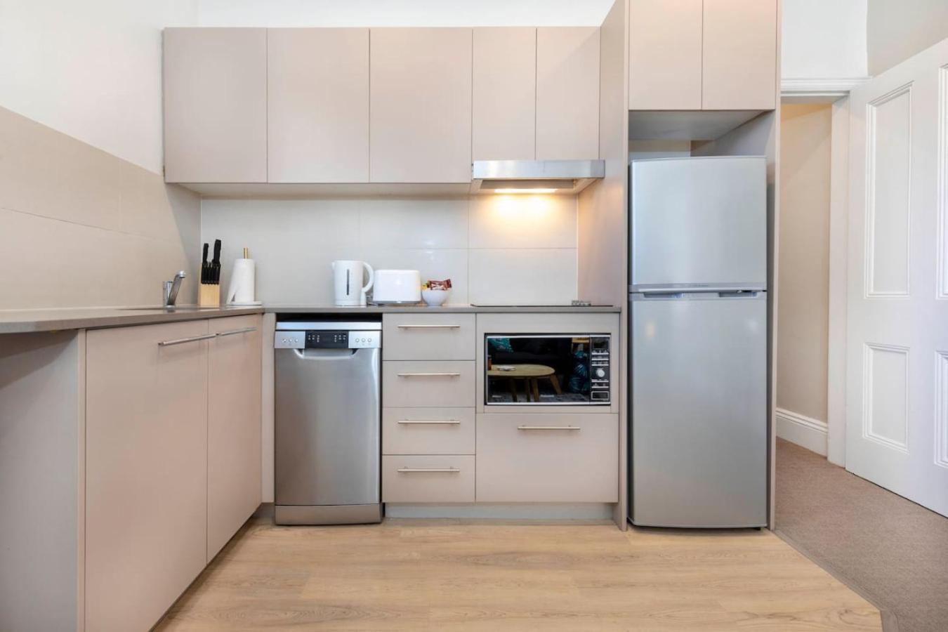 Apartment Parkside 1 Bedroom Home, Whisper Quiet *