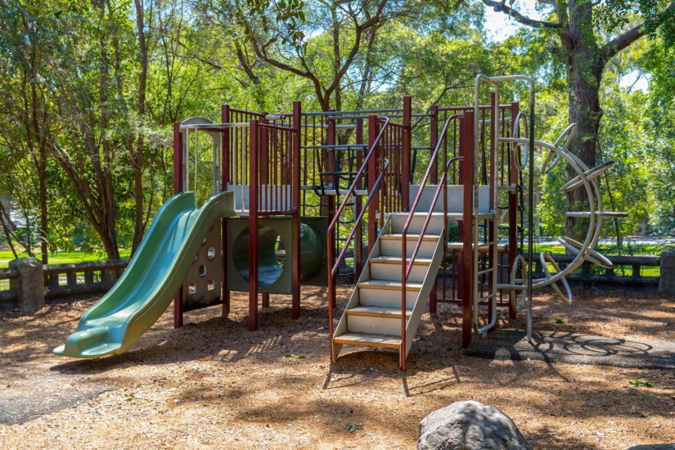 Parkside 1 Bedroom Home, Whisper Quiet *
